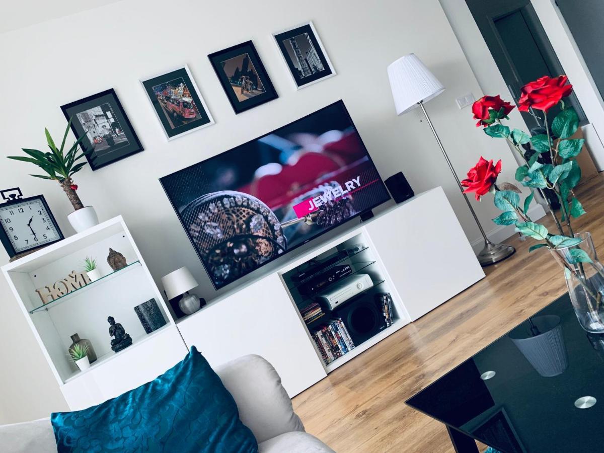 Appartement E1 Luxury Oldtown Apt - 2X Parking, Foodstore, Pcscreen, Netflix, Unlimited Music, Crib, Babychair, Fastwifi, Aircon à Košice Extérieur photo