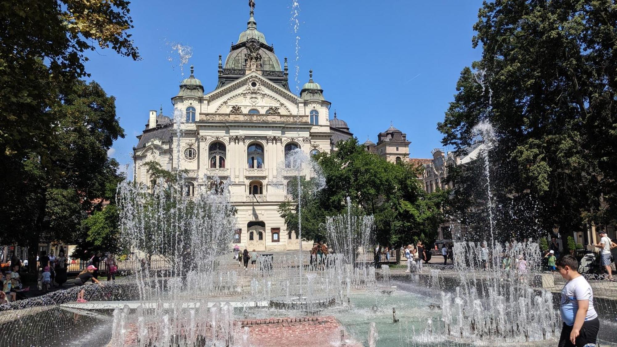 Appartement E1 Luxury Oldtown Apt - 2X Parking, Foodstore, Pcscreen, Netflix, Unlimited Music, Crib, Babychair, Fastwifi, Aircon à Košice Extérieur photo